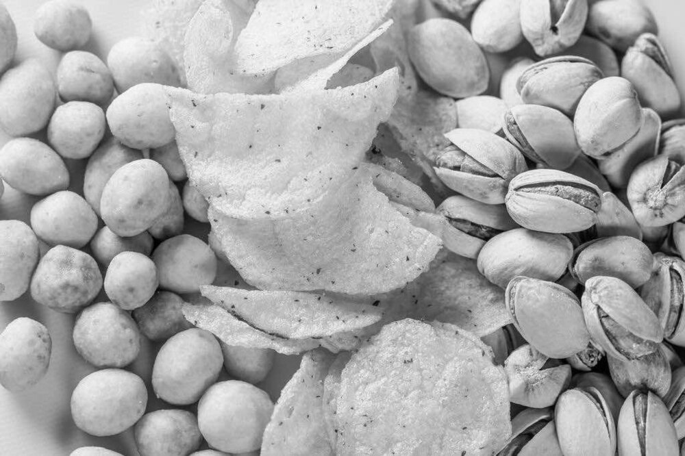 Чипсы и соленые орешки.jpg